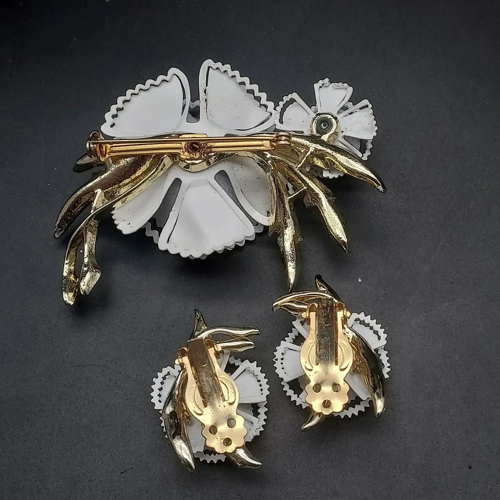 White Enamel Flower Brooch and‎ Clip on Earrings Set Rhinestone Vintage Costume